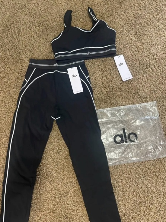 ALO Yoga Tops - ALO Yoga Black Active Set with White Contrast Piping